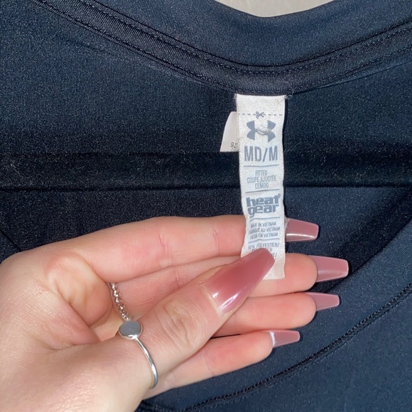 🍂Under armor Black heat gear top! - Picture 3 of 9